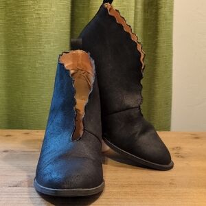 Qupid Black Scalloped Ankle Boots